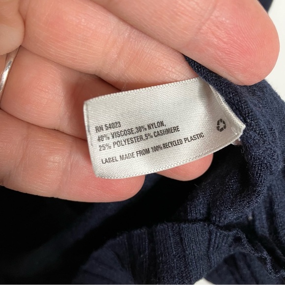 Gap pure navy blue cashmere blend pullover seater thin women’s size medium - Picture 5 of 7